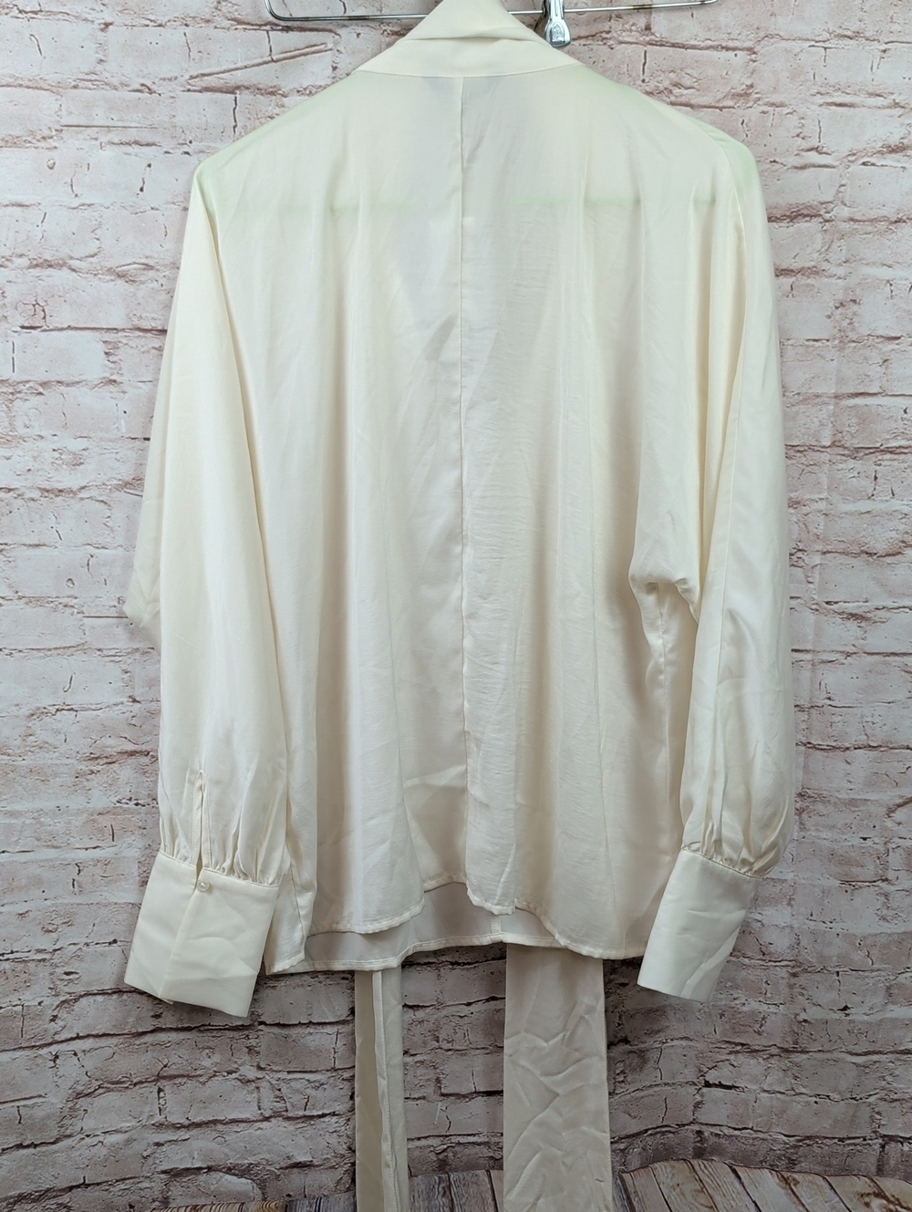 Banana Republic Cream Tie-Neck Blouse Large New Nwt - Picture 6 of 6